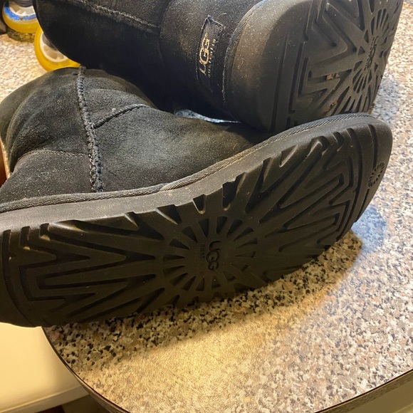 Short ugg boot - Picture 2 of 4